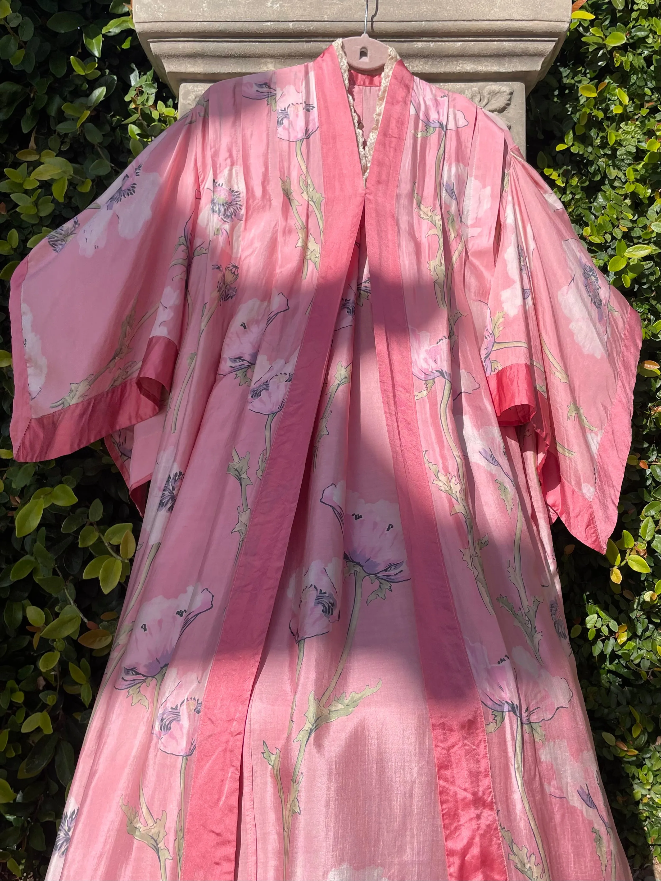 1910s Edwardian Pink Floral Silk Angel Sleeve Dressing Gown