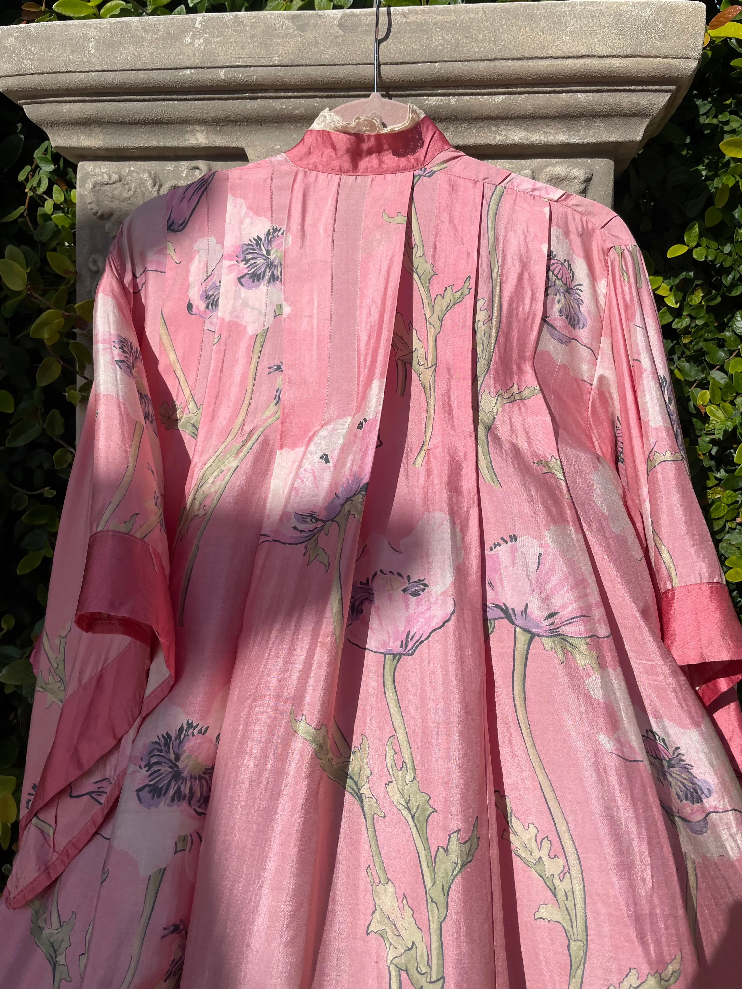 1910s Edwardian Pink Floral Silk Angel Sleeve Dressing Gown