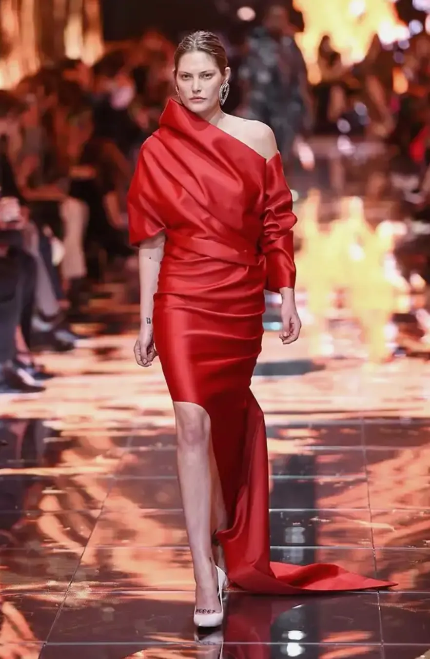 2019 S/S 'Lady in Red' Structural Gown