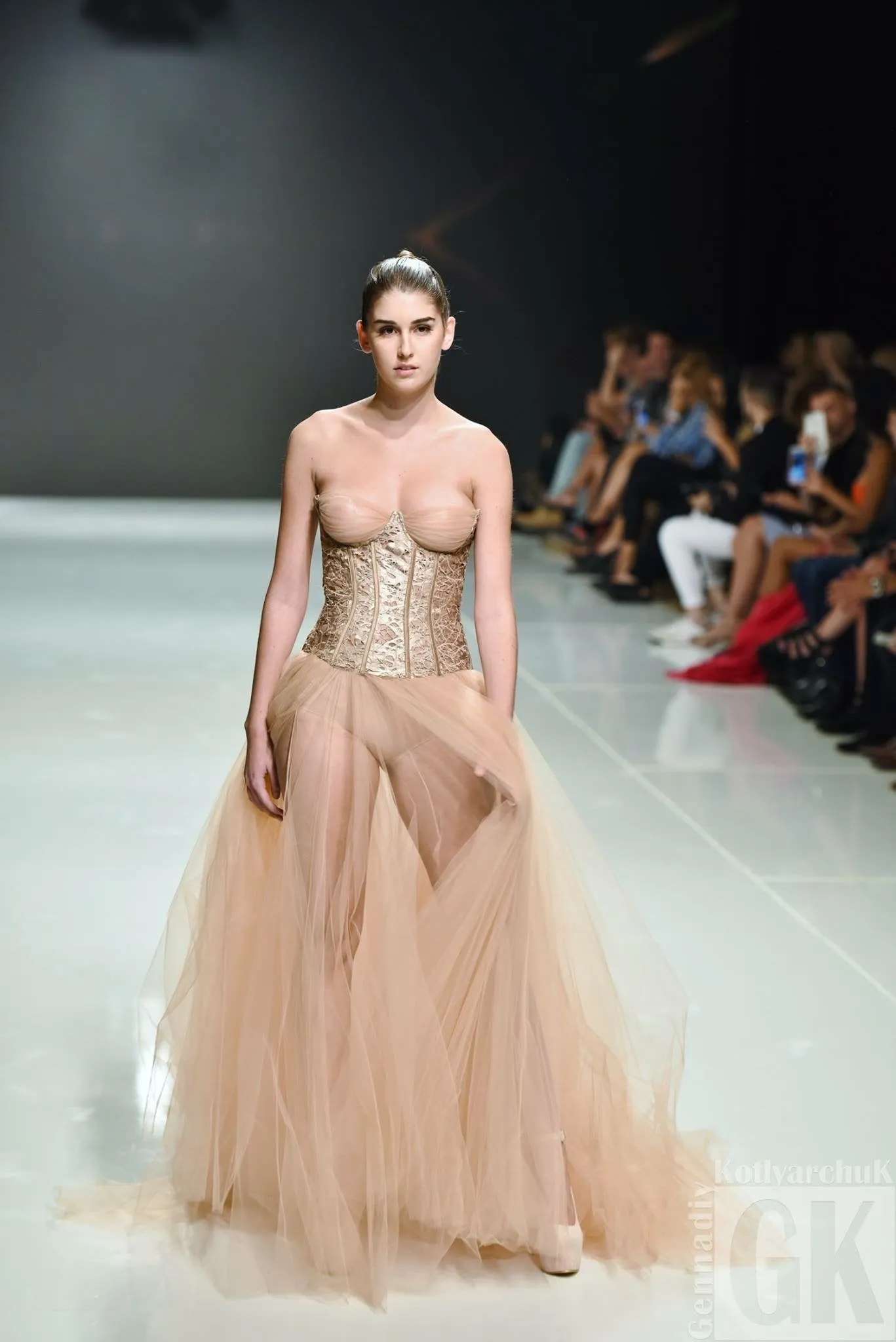 AURUM Look 3