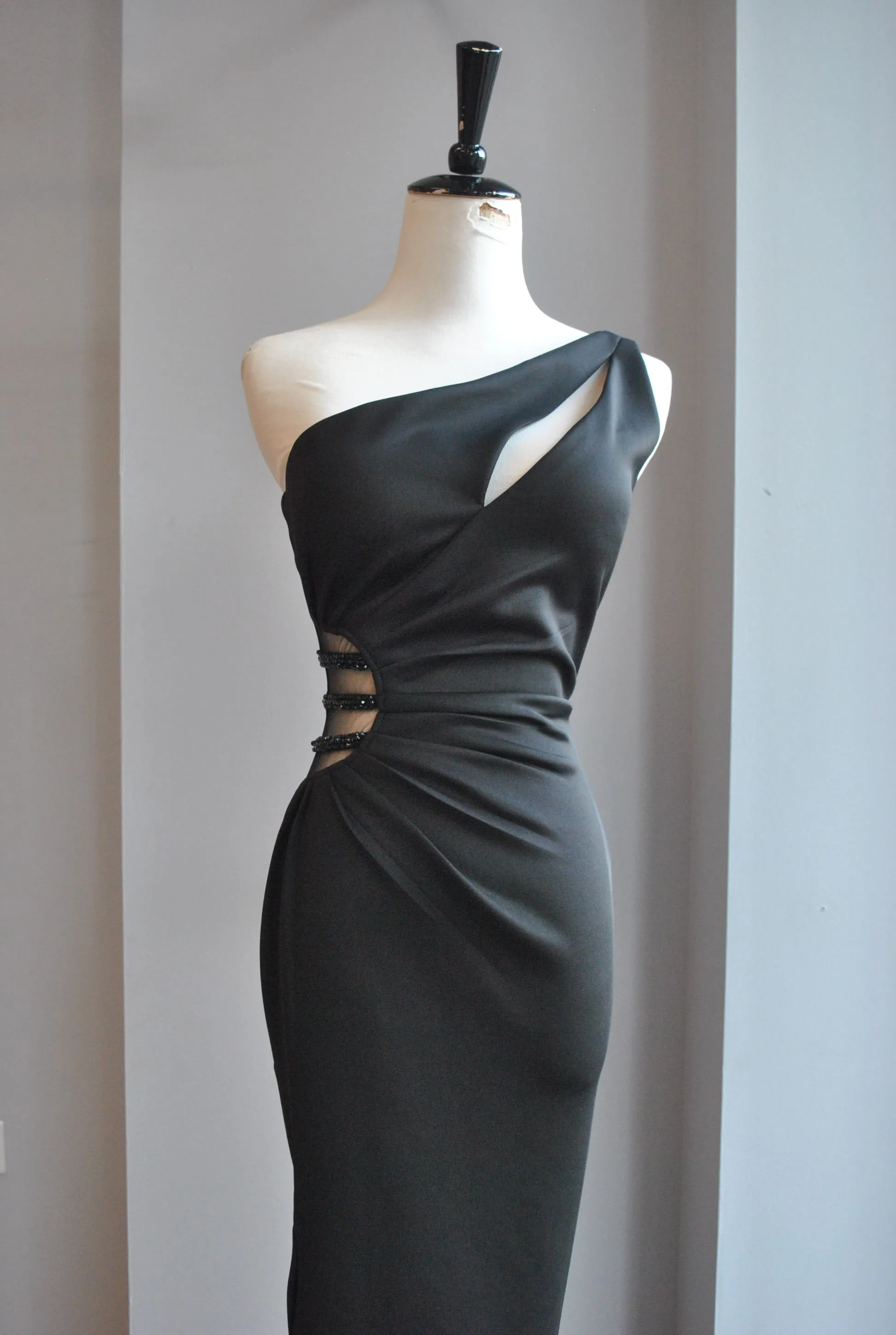 BLACK SIMPLE ONE SHOULDER LONG EVENING GOWN WITH SIDE SLIP