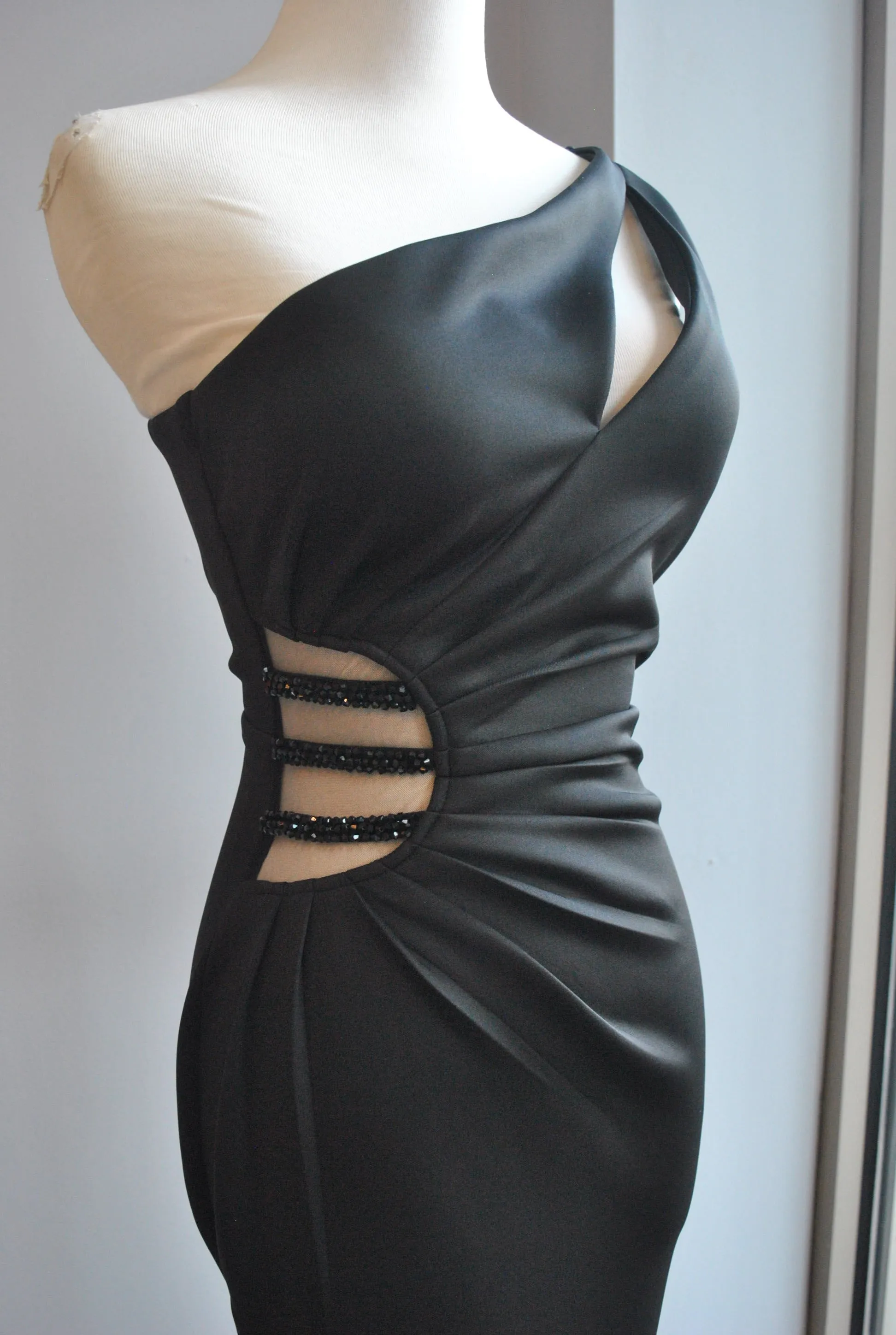 BLACK SIMPLE ONE SHOULDER LONG EVENING GOWN WITH SIDE SLIP