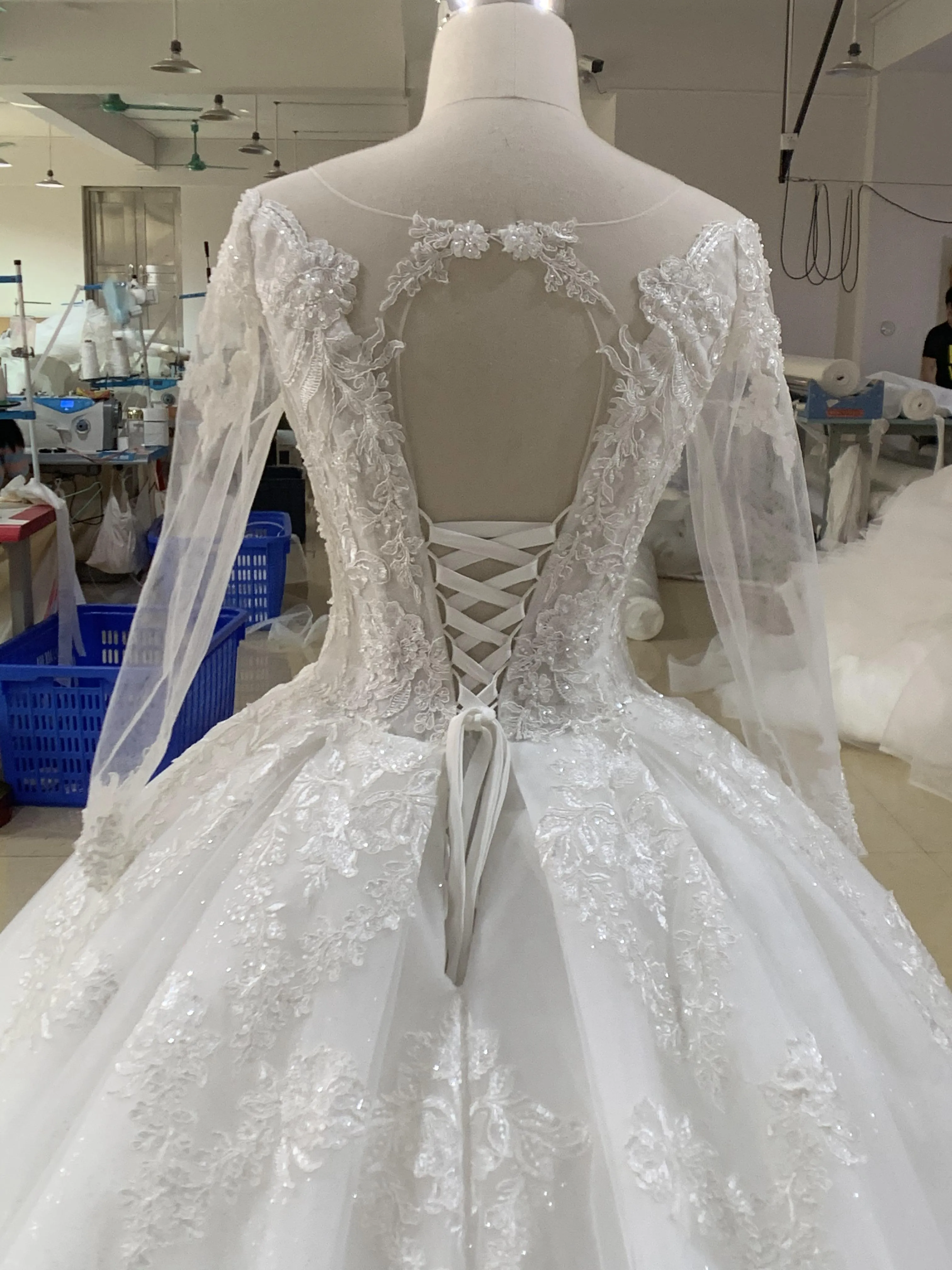 BYG luxury sweetheart long sleeves wedding dress lace up