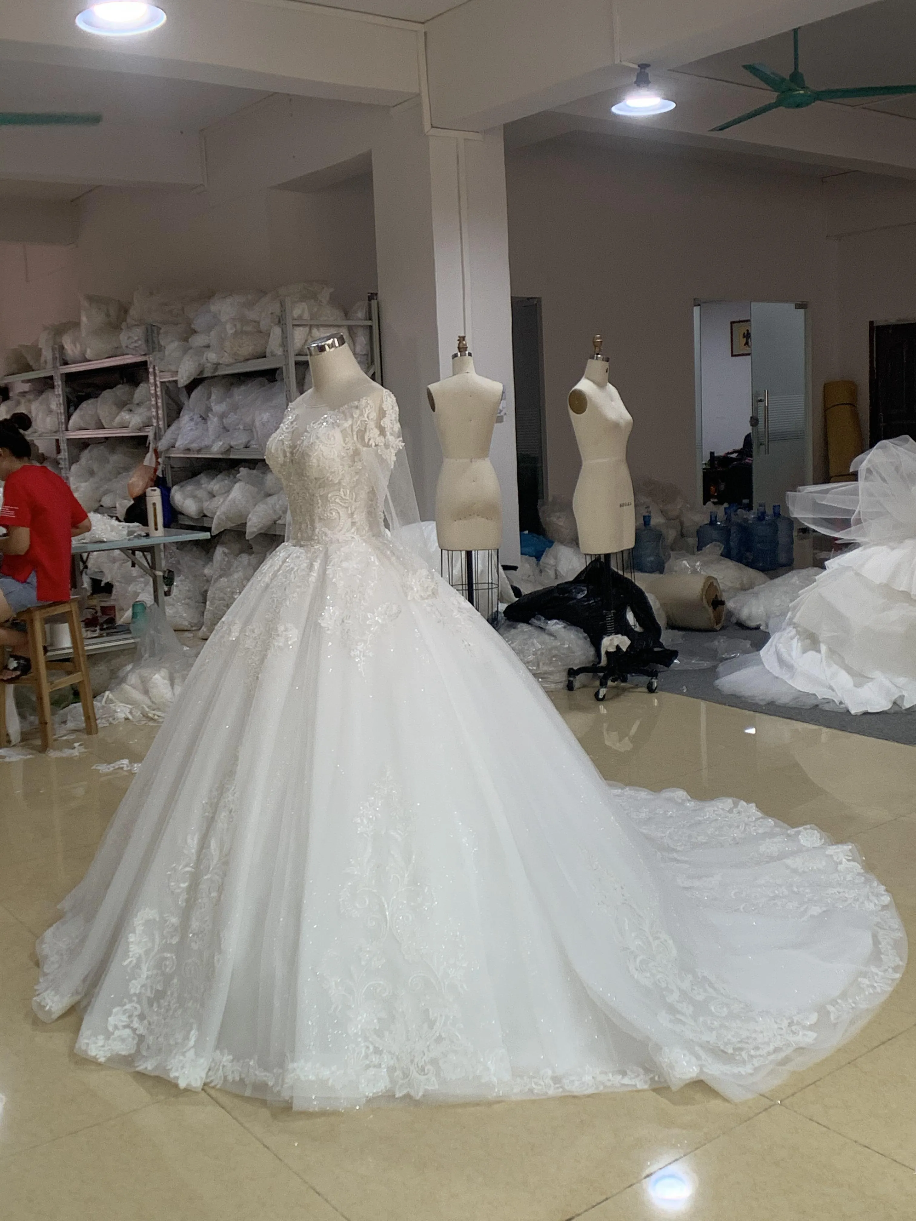 BYG luxury sweetheart long sleeves wedding dress lace up