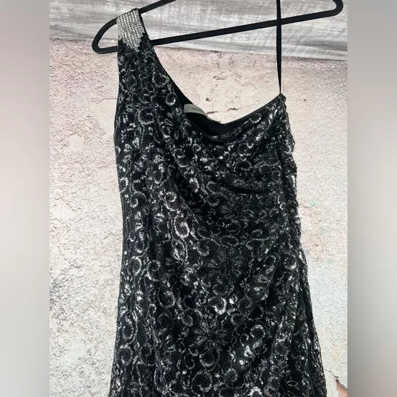 Calvin Klein size 8 Elegant Black and Silver One-Shoulder Dress MN69
