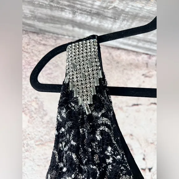 Calvin Klein size 8 Elegant Black and Silver One-Shoulder Dress MN69