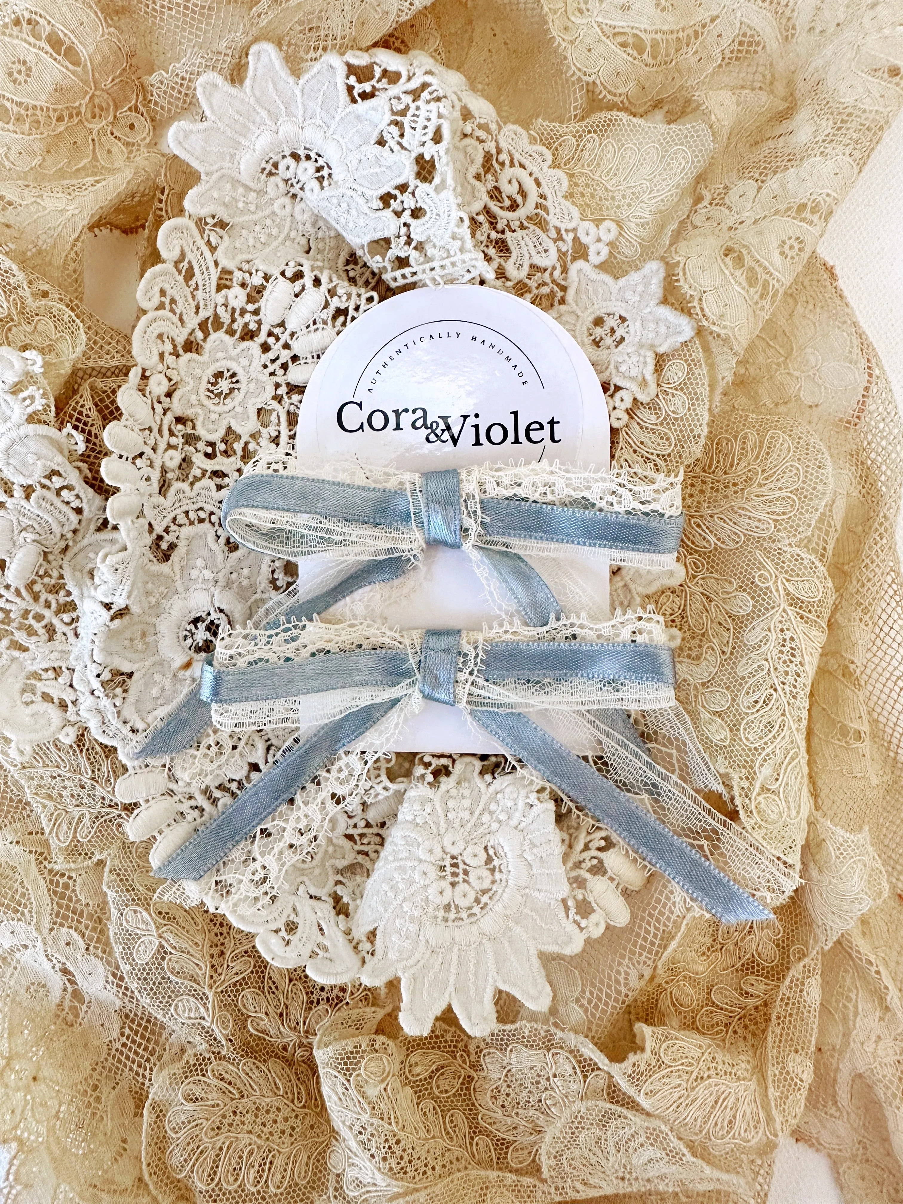 Coco lace bows