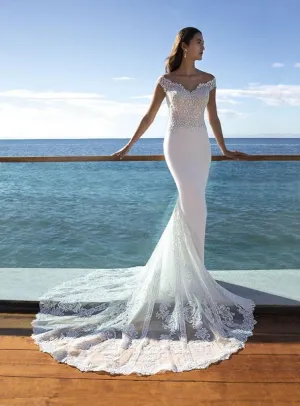 Cosmobella Size 6 8023 Ivory Gown