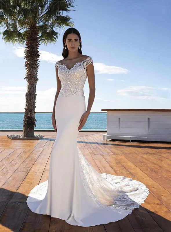 Cosmobella Size 6 8023 Ivory Gown