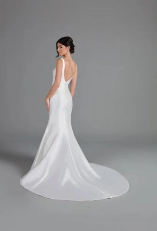 J'adore Size 18 JA77312 Ivory Gown