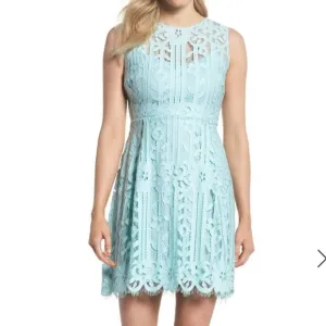 Julia Jordan • Sleeveless Lace Dress Mint