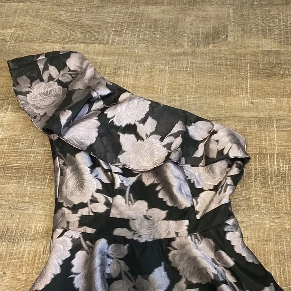 NWOT XSCAPE Black Floral One Shoulder Fit &amp; Flare Dress Cocktail/Evening Size 0