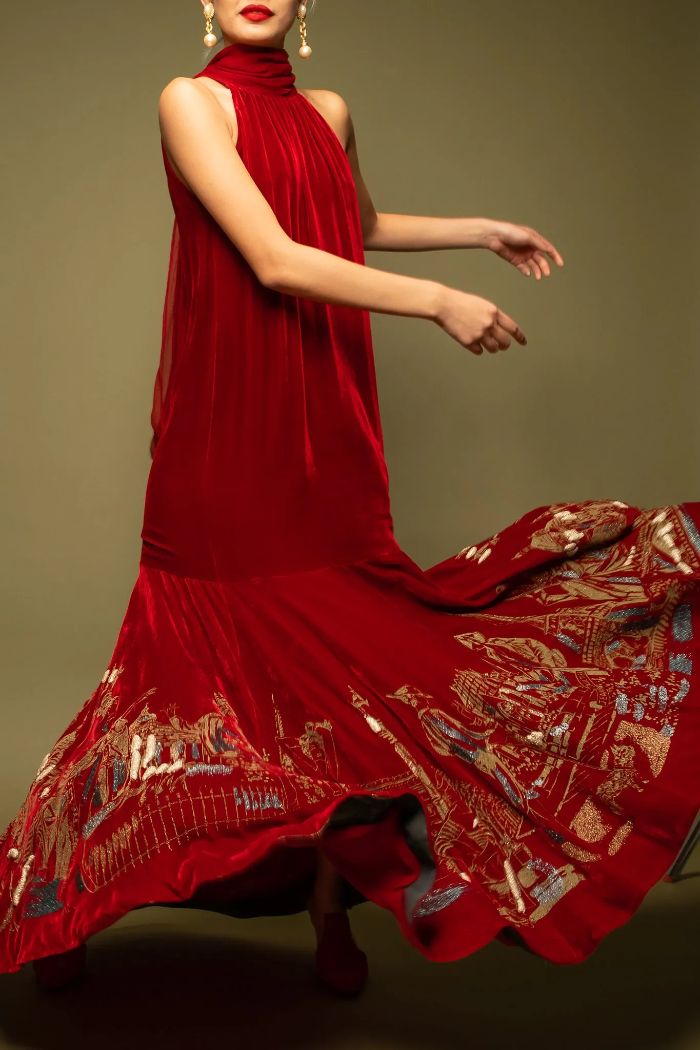 Parisienne Velvet Trumpet Gown