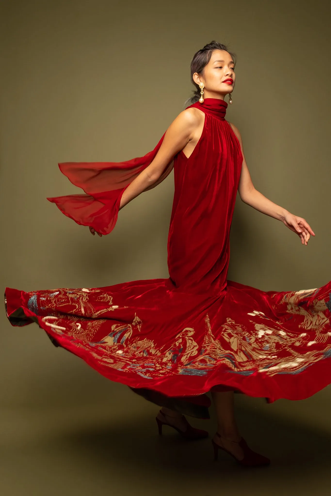 Parisienne Velvet Trumpet Gown