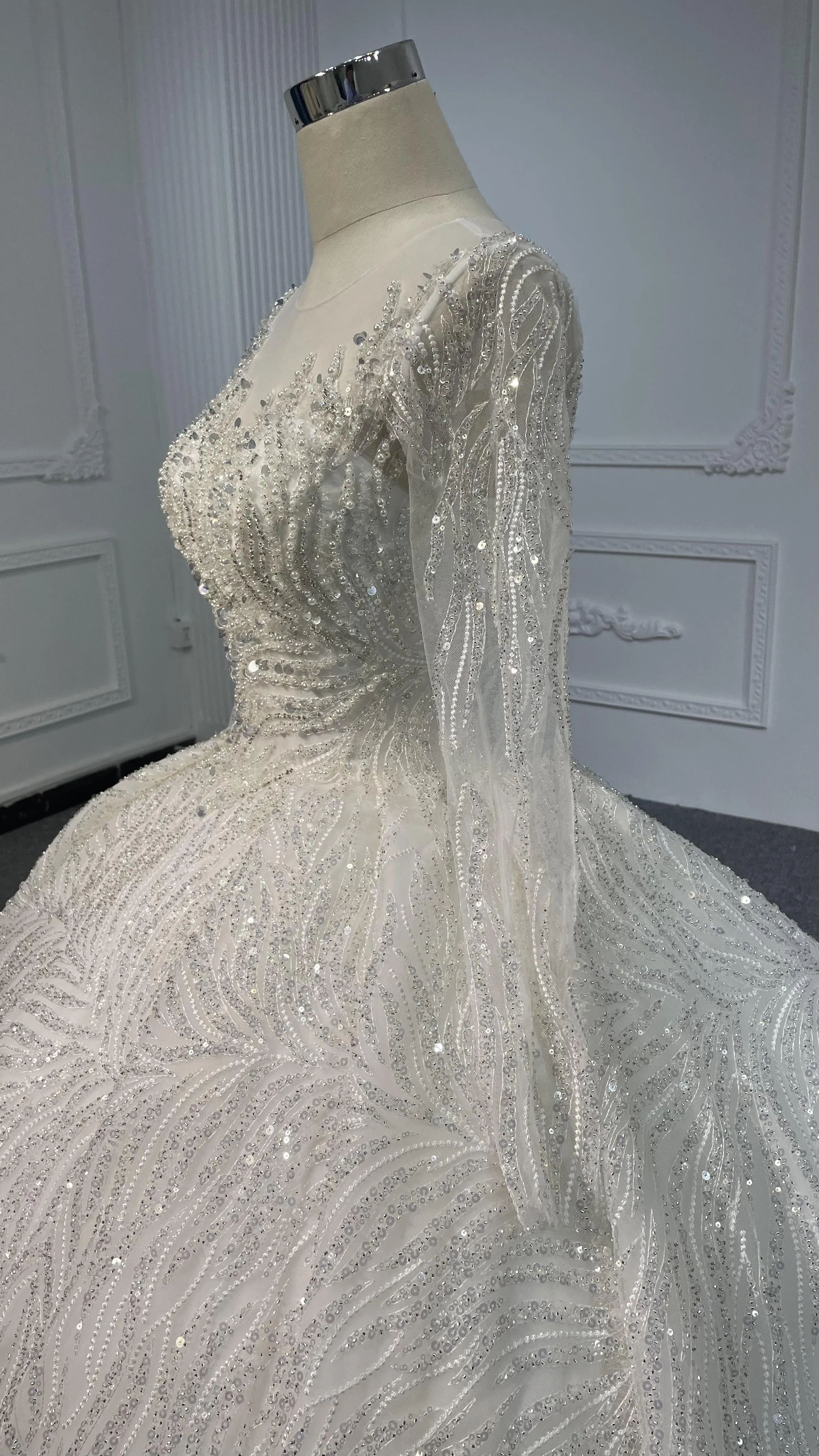 PD002- BYG SWEETHEART NECKLINE BALL GOWN WITH LONG SLEEVES