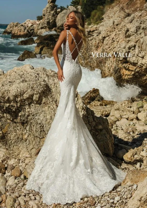 Size 8 Verra Valle 900256 Ivory Gown
