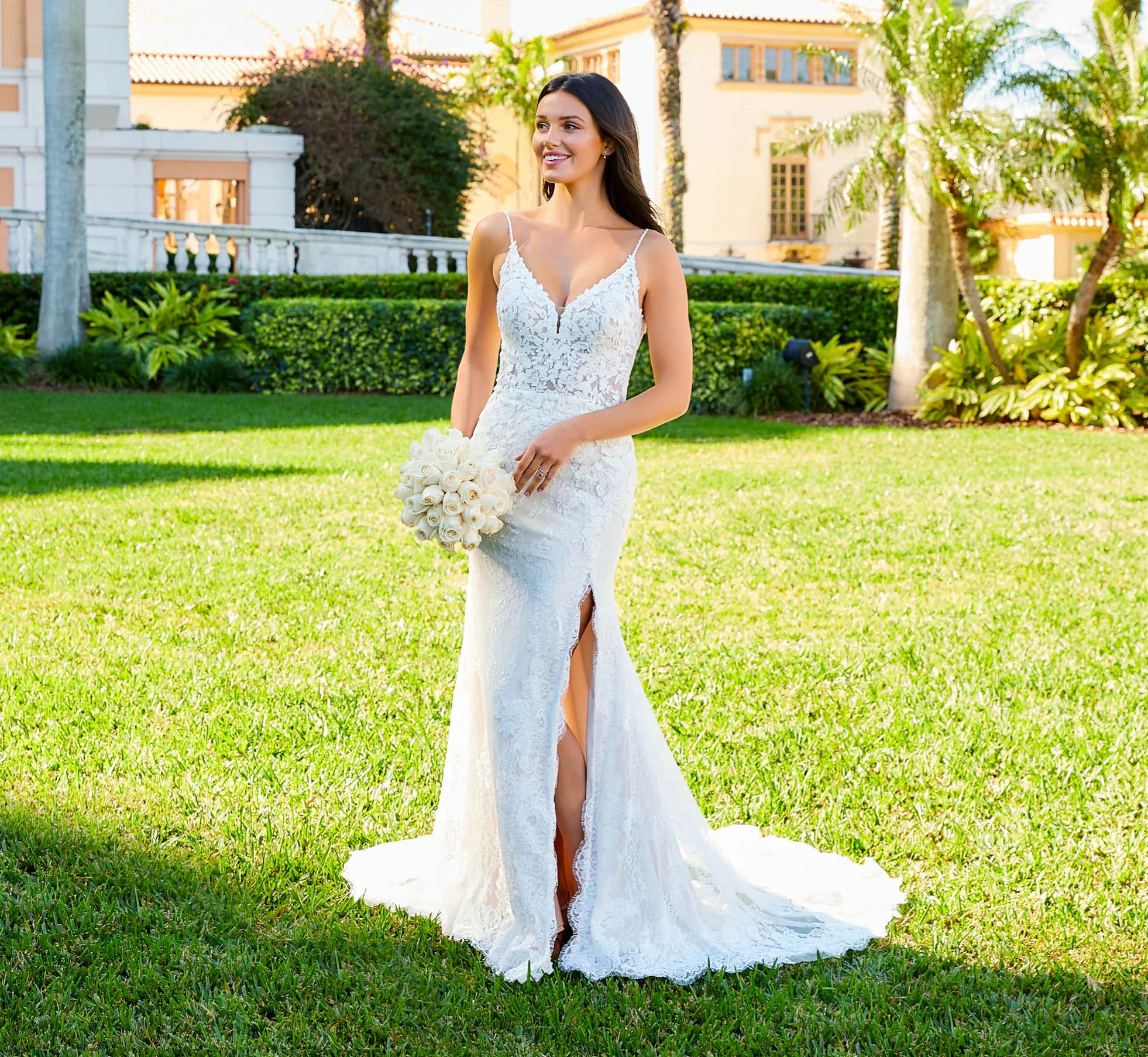 Sleeveless Lace Gown With V-Neckline In Ivory Almond Nude