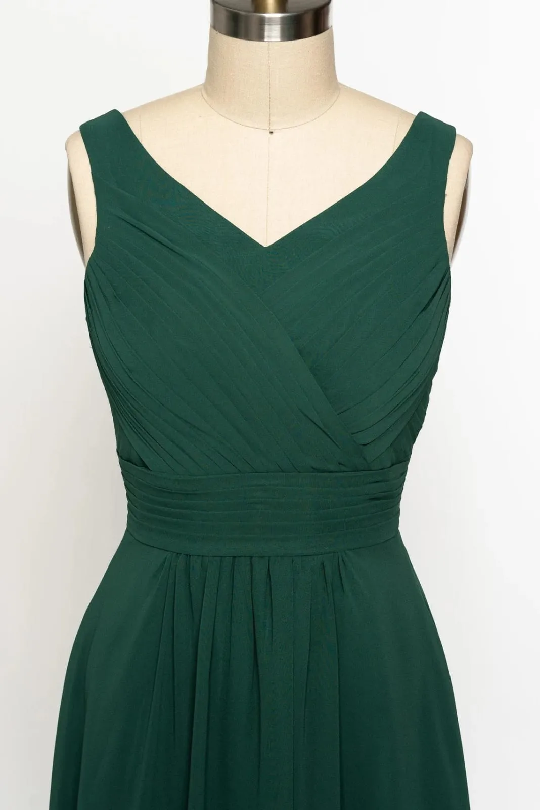 Sleeveless V Back Ruched Green Chiffon Tank Short Bridesmaid Dress