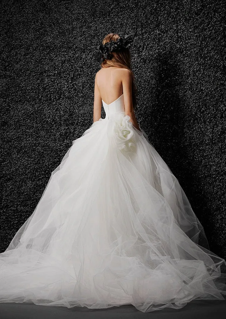 Vera Wang: Alizee