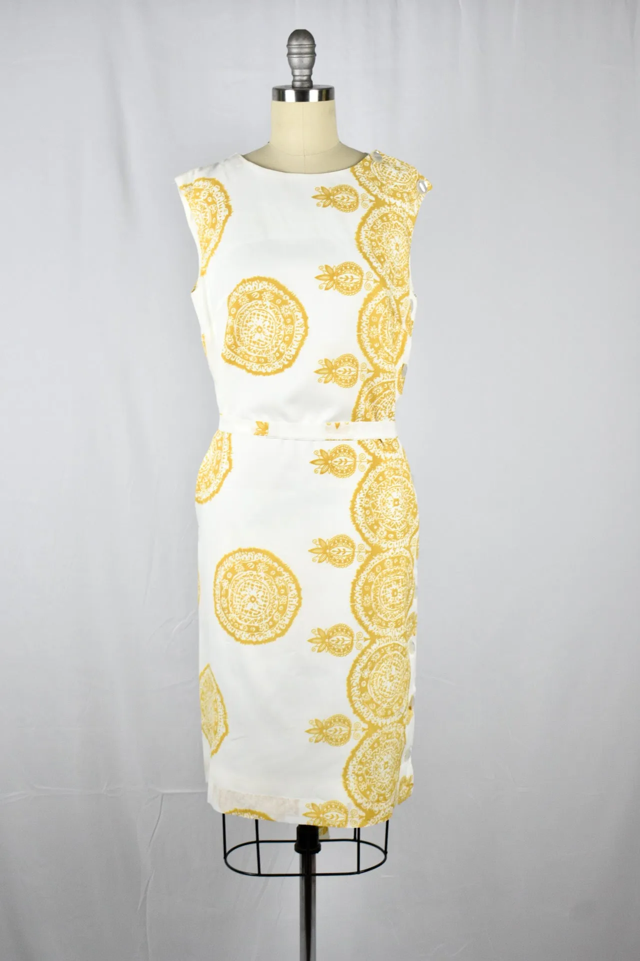 Vintage 1960s Henry Lee Gold/ White Sleeveless Shift Dress