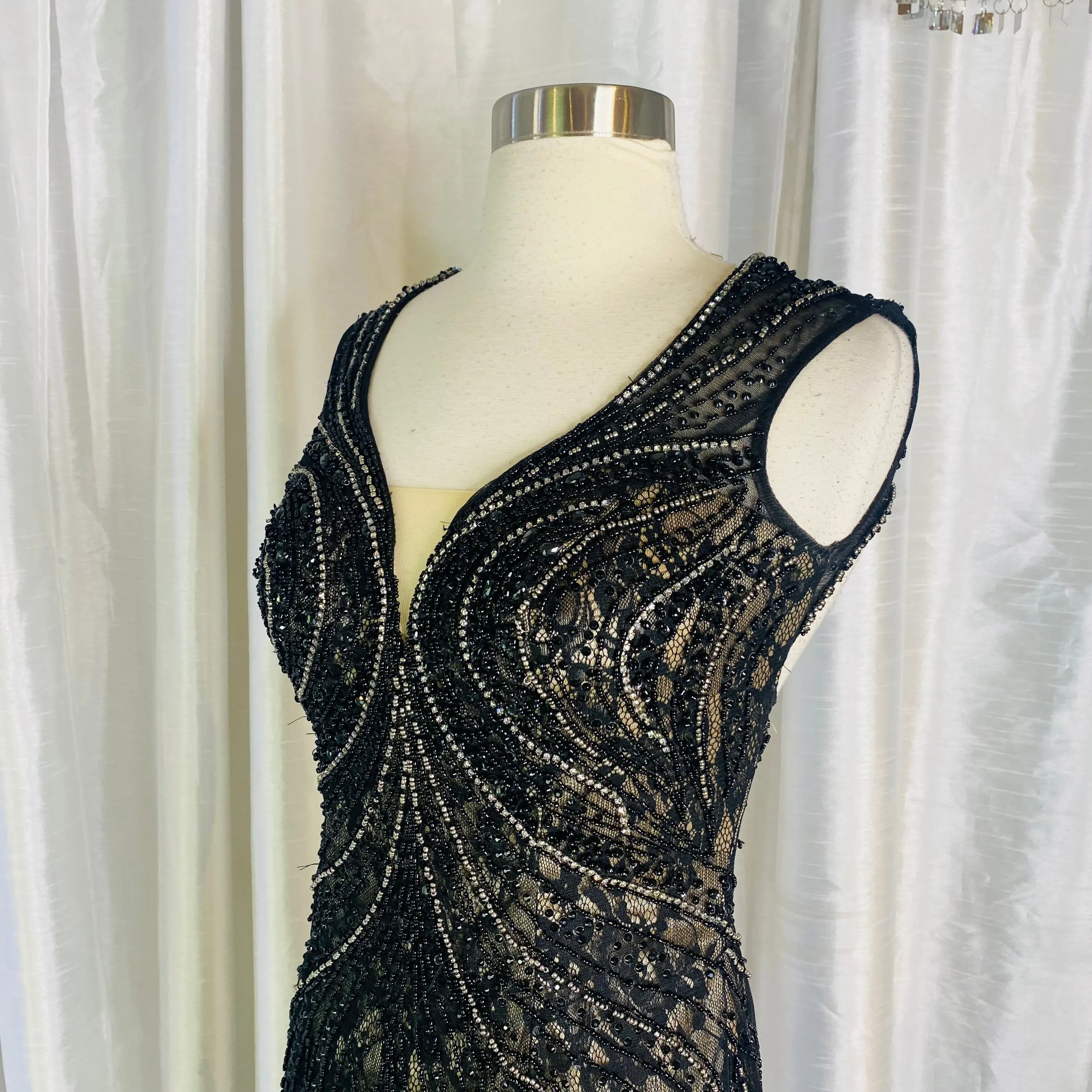 Viola Chan Long Beaded Overlay Gown Black Size 0