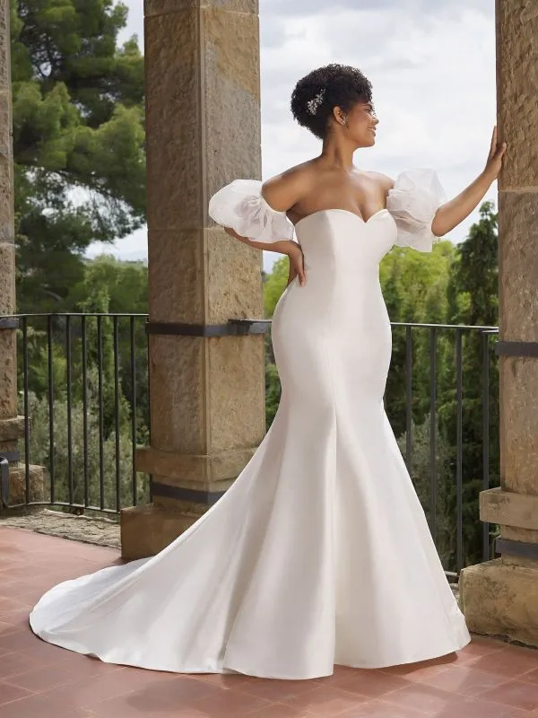 W1 White One Size 22 Rak Off White Gown
