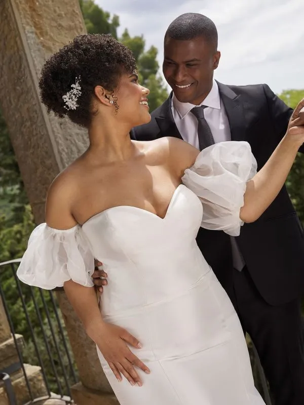W1 White One Size 22 Rak Off White Gown