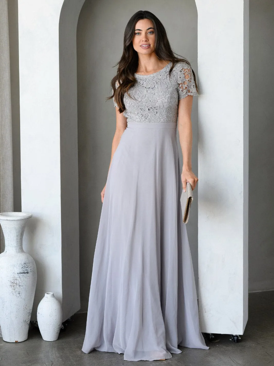WOMEN'S SHORT SLEEVE LACE DETAILED OPEN BACK GOWN MAXI DRESS