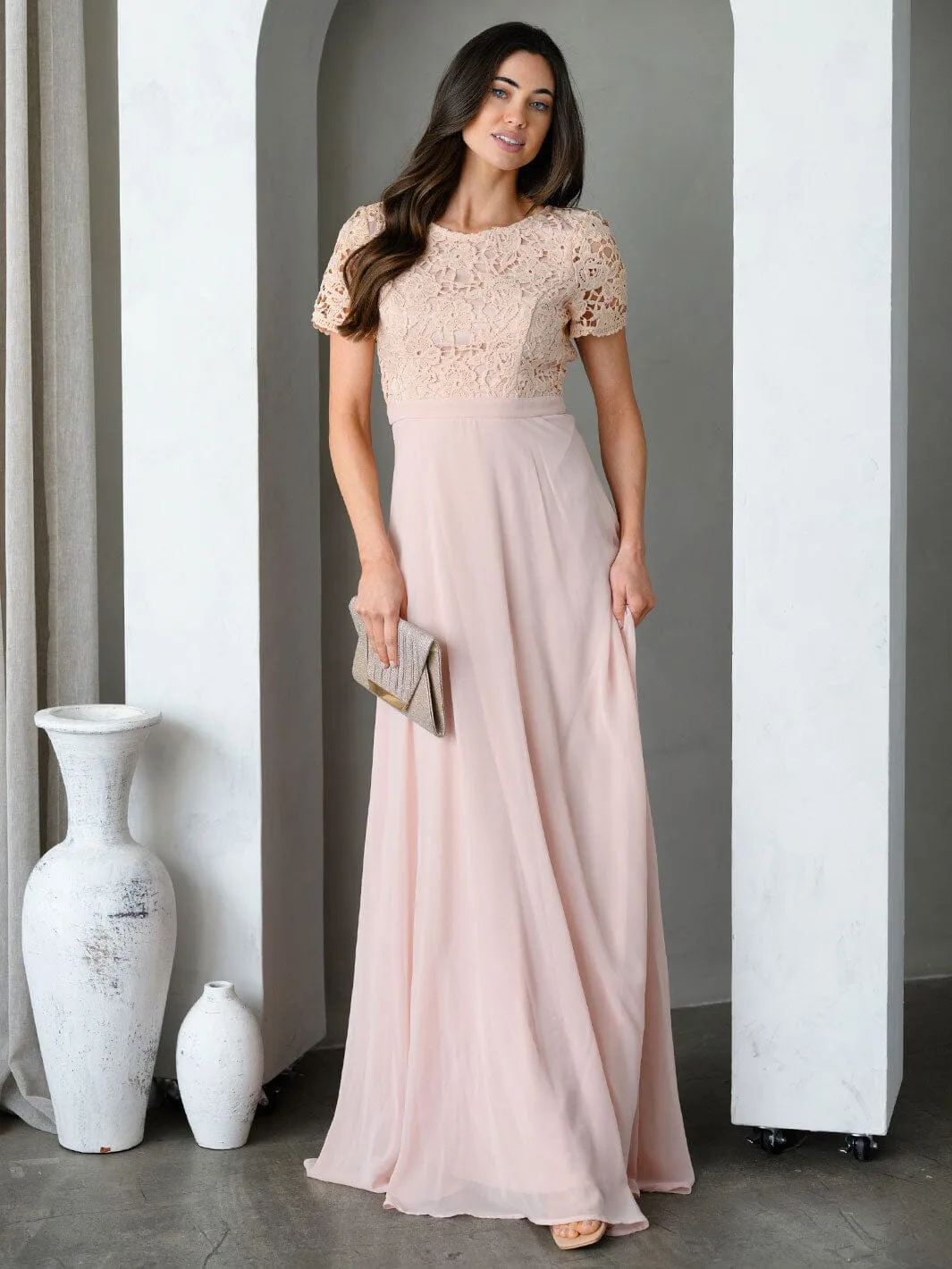 WOMEN'S SHORT SLEEVE LACE DETAILED OPEN BACK GOWN MAXI DRESS