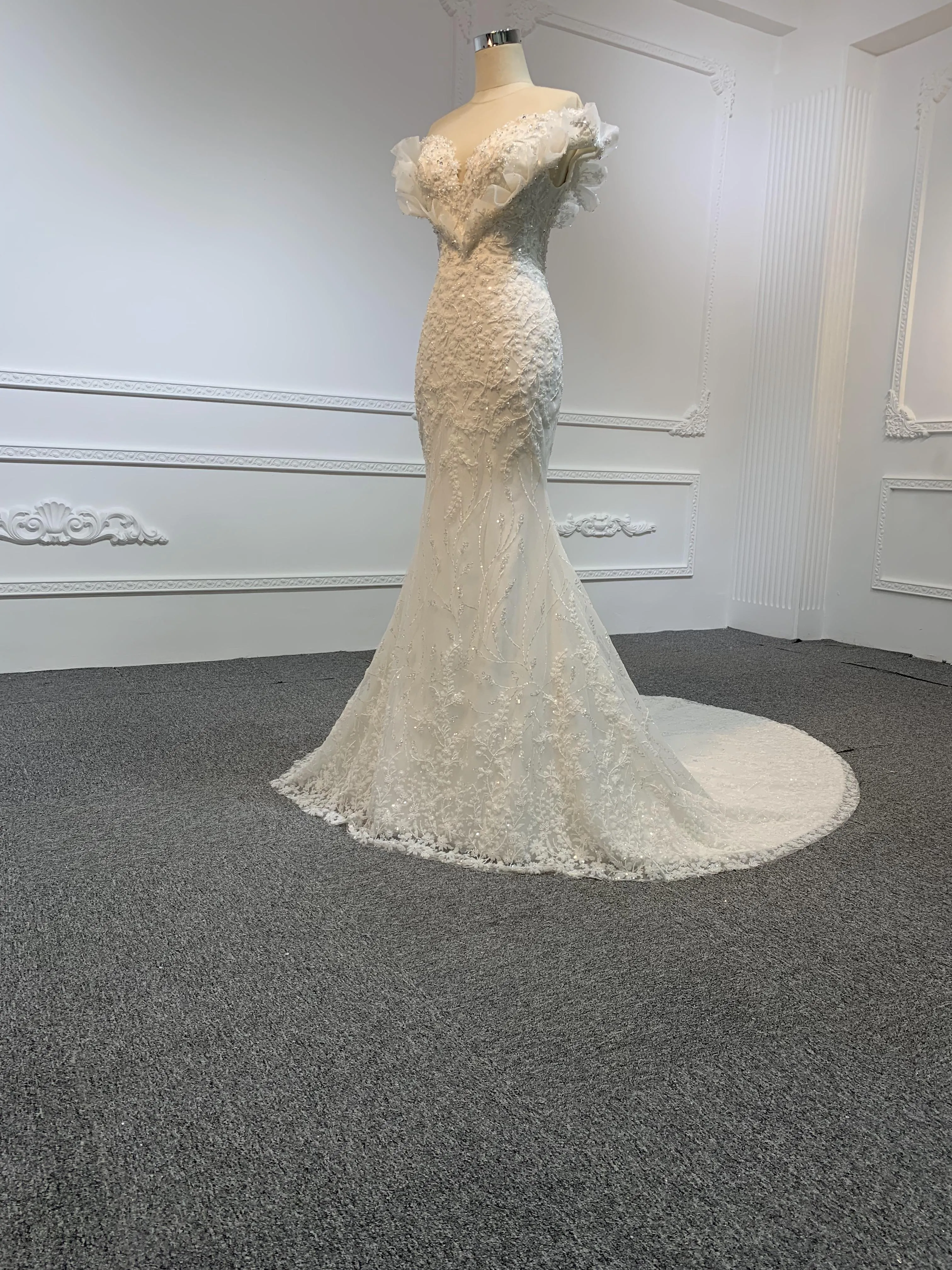 Z005-Off White Sweetheart Neckline Wedding dress With Removable Frill