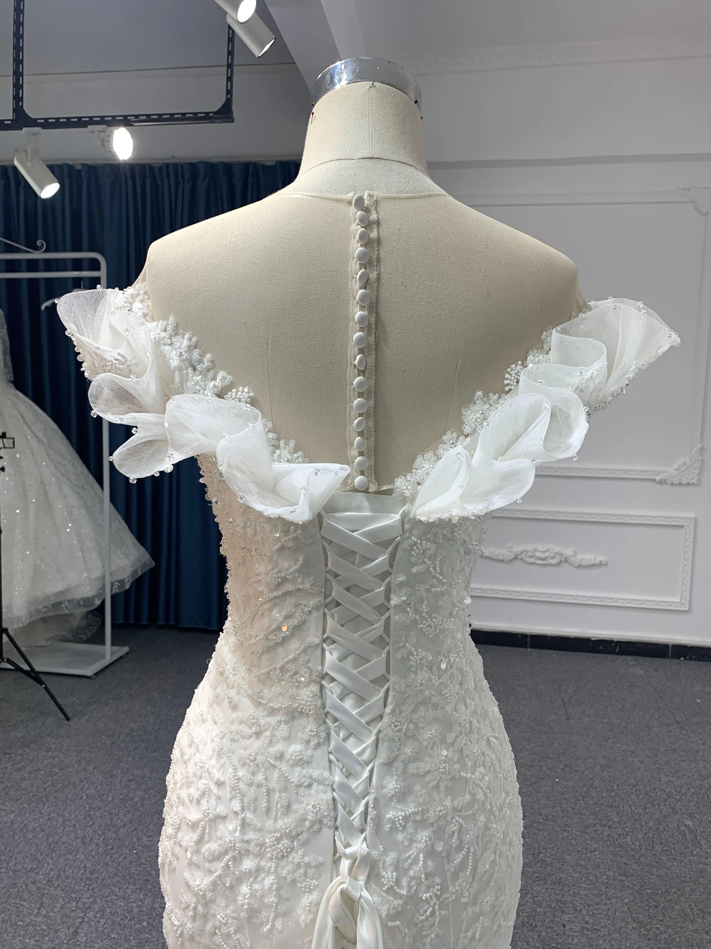Z005-Off White Sweetheart Neckline Wedding dress With Removable Frill